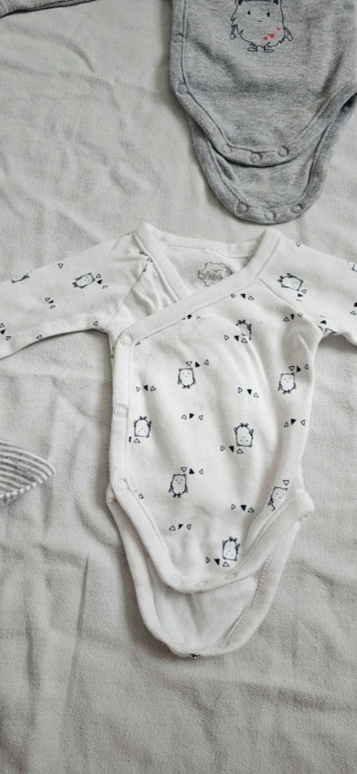 Lot de 3 bodies bébé à manches longues très  Bon état - photo numéro 5