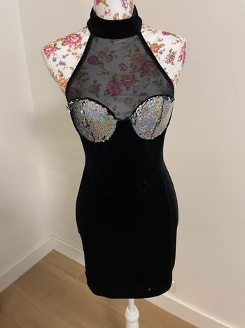 Robe velours et sequins noir