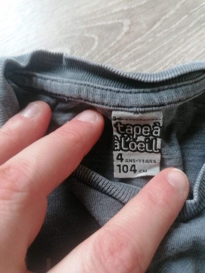 T-shirt tape à l'œil taille 4 ans - photo numéro 2