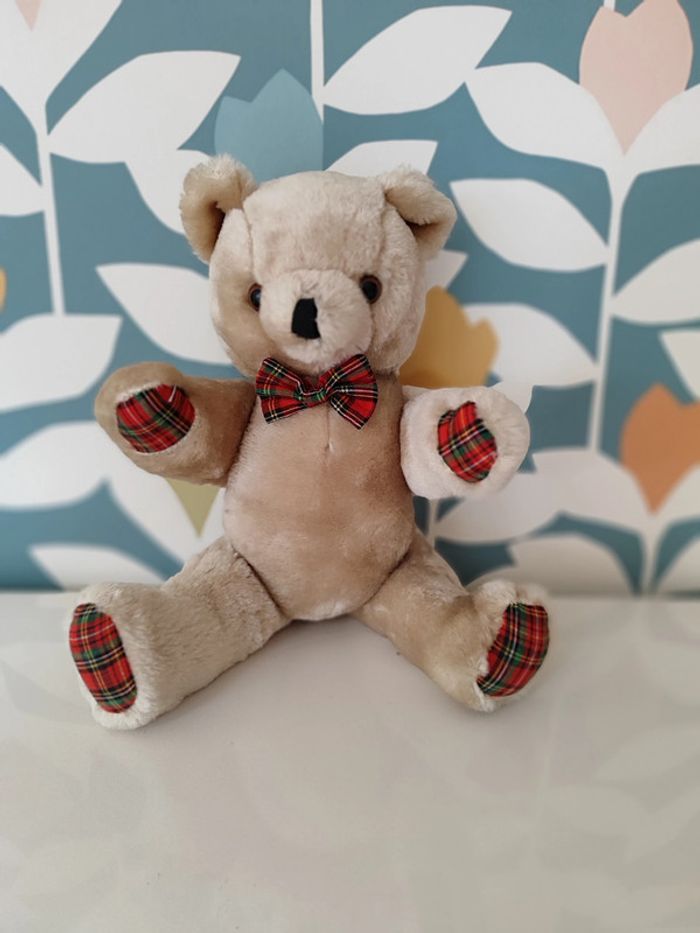 Peluche / doudou /nounours/ ourson