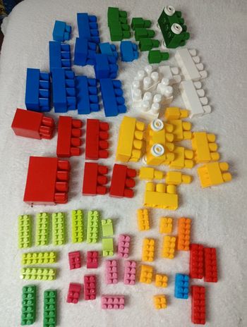 Lot de grosses et petites Bricks a assemblée