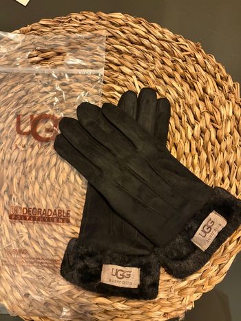 Gant Ugg noir fourrure 
