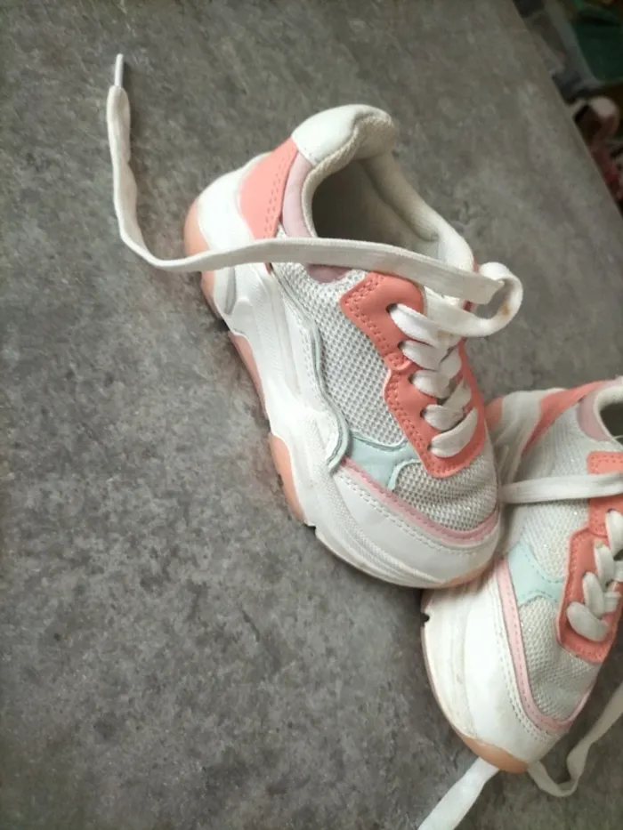 Baskets taille 25 - photo numéro 2