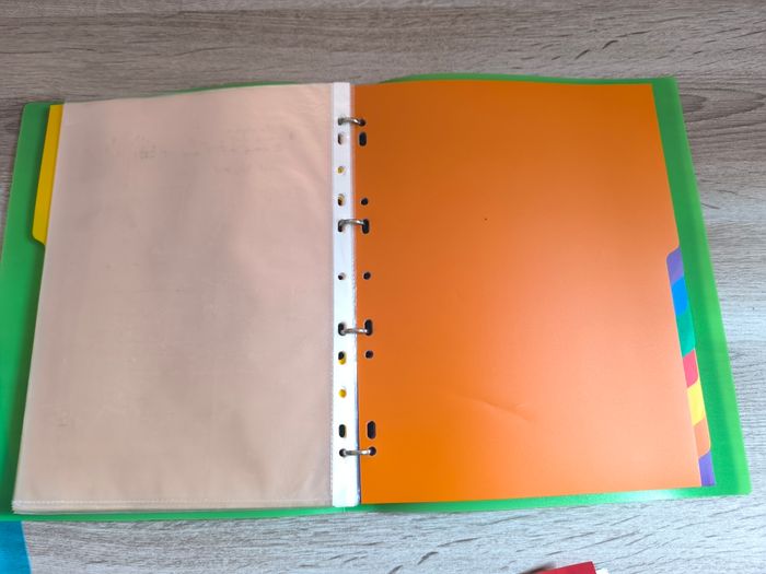 Lot divers classeurs + intercalaires + pochettes - photo numéro 3