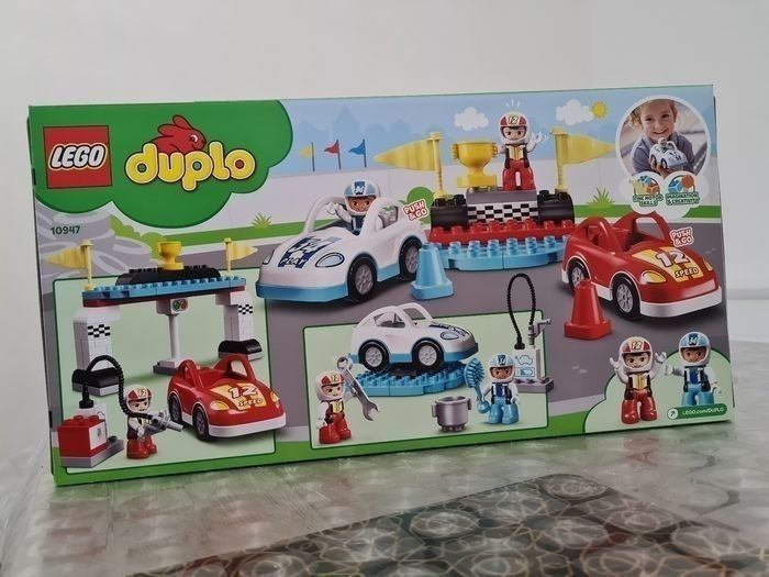 LEGO 10947 - Les Voitures de courses. - photo numéro 2