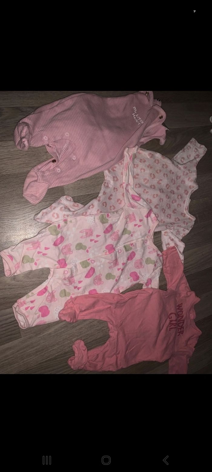 4 pyjamas léger taille 1 mois