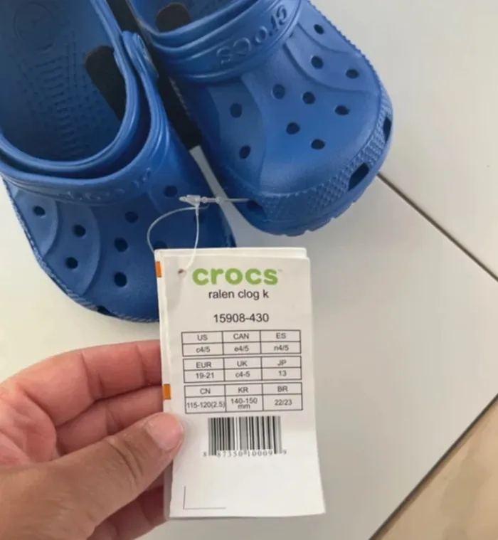 Crocs bébé neuves avec étiquette taille 19/21 - photo numéro 5