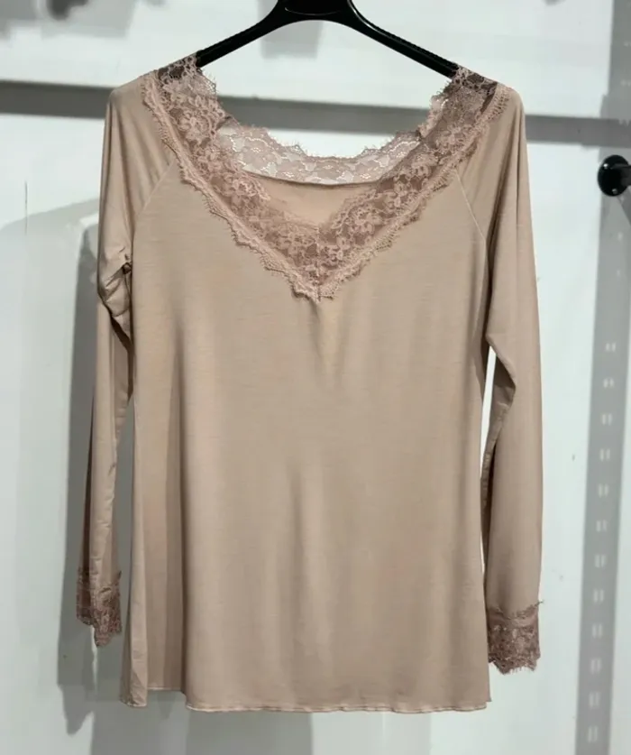 Top avec bordures dentelle - Taille Unique - Neuf avec étiquette - Plusieurs coloris disponibles - photo numéro 4