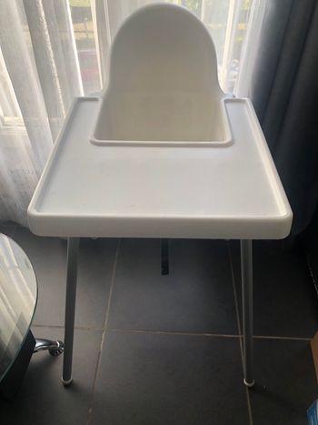 Chaises haute pour bébé Ikea à quelque trace d’usure rien de méchant voir photo en description reste en bon état général 