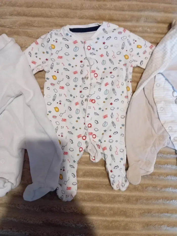 Lot de 3 pyjamas naissance - photo numéro 4