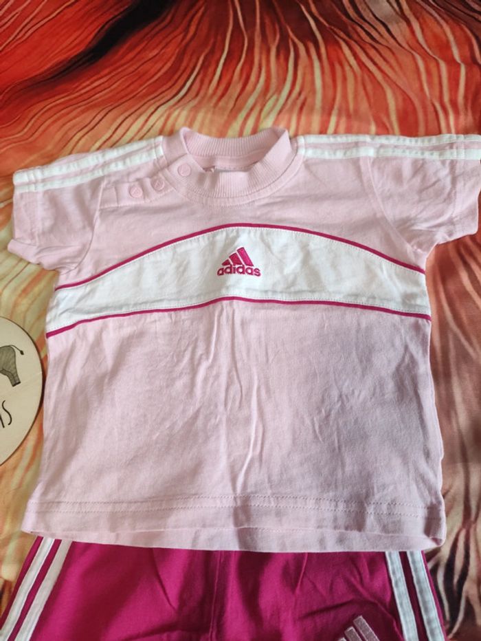 Ensemble t-shirt et short Adidas 6/9 mois - photo numéro 2