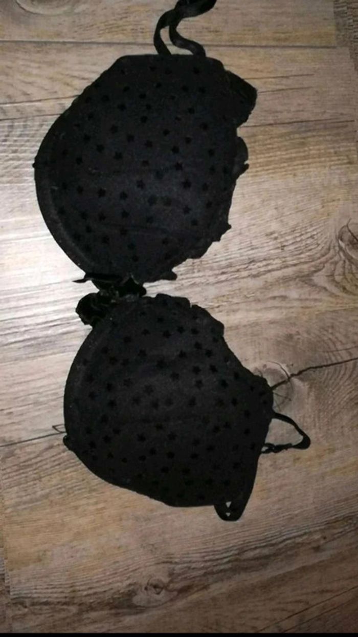 Soutien  gorge  ampliforme  étoilé