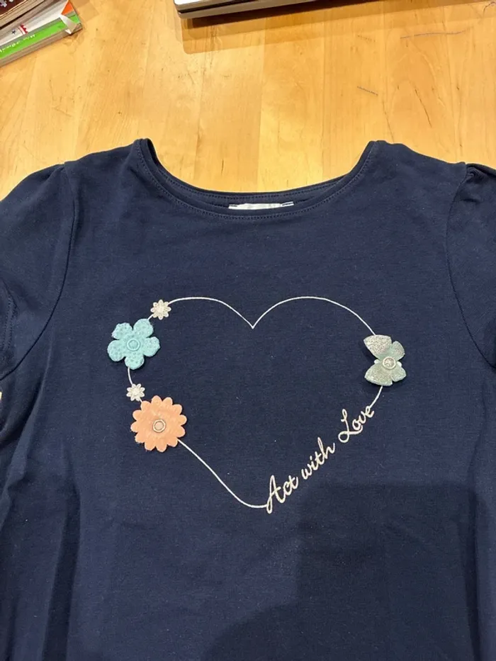 TEE Shirt fille 5 ans bleu marine manches courtes okaidi parfait état - photo numéro 3