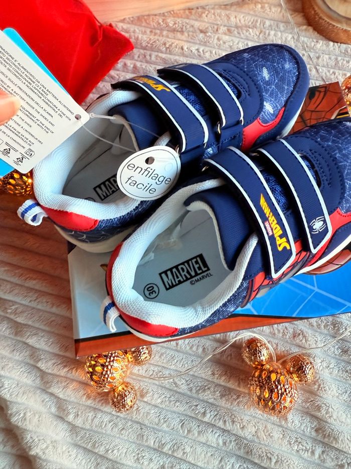 Basket Spiderman lumineux - photo numéro 7