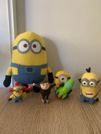 Peluche les minions 2 + 4 figurines Mac Donald’s 