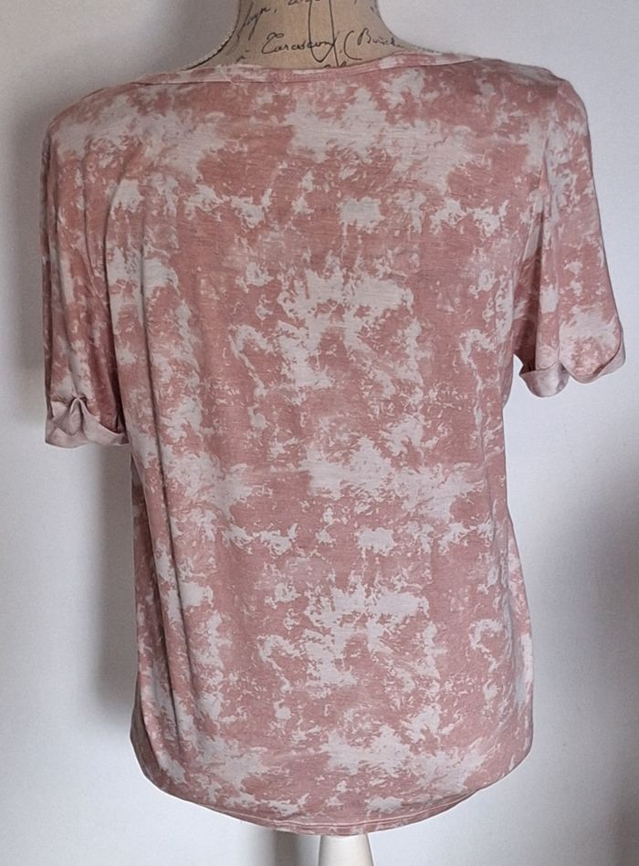Tee-shirt fluide original rose et blanc tout lacé devant - photo numéro 3