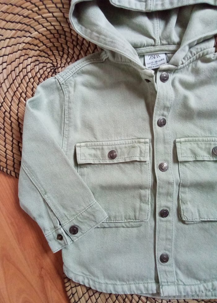 Veste kaki jean avec capuche Zara taille 12/18 mois - photo numéro 3