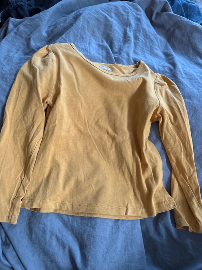 Haut jaune