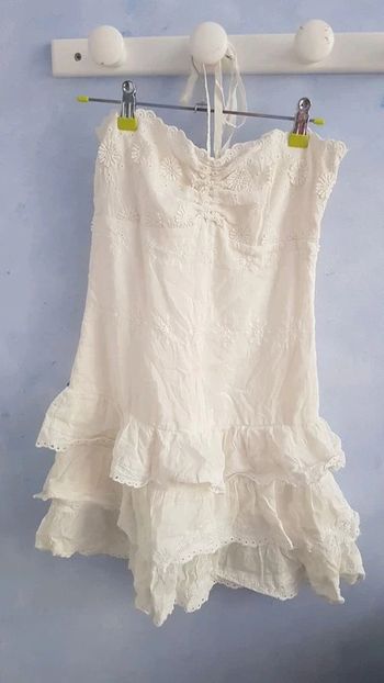 Robe blanche et ocre