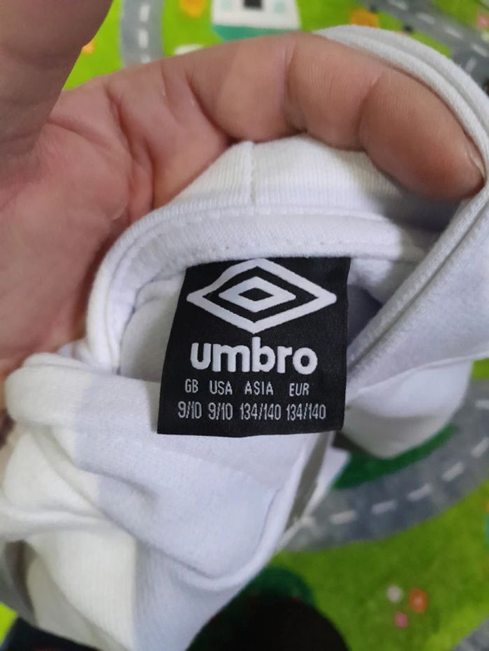Pull umbro 9-10 garçon 👦 - photo numéro 3