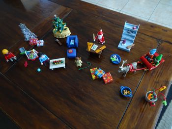 Lot Playmobil Christmas: boite 9495 Famille et Salon de Noël + 5494 Atelier de Père Noel