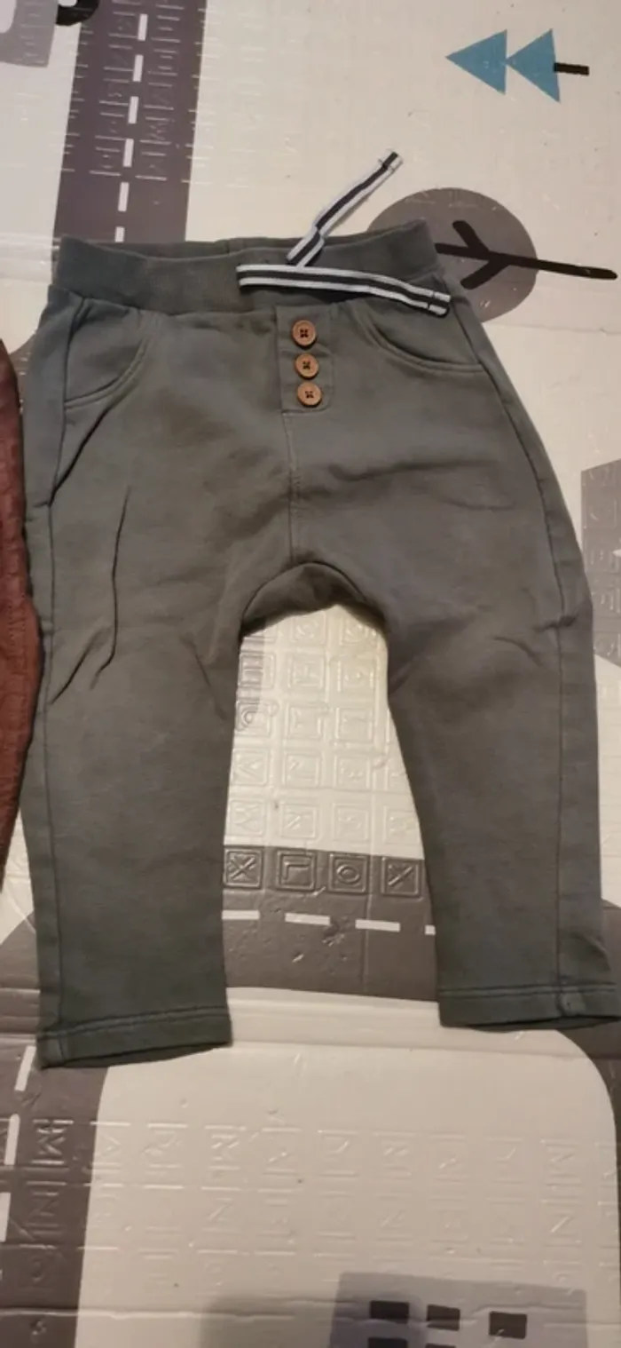 Lot 4 pantalons 12 mois - photo numéro 4
