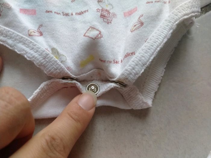 Lot de 3 bodys manches longues. Bébé 6 mois - photo numéro 5