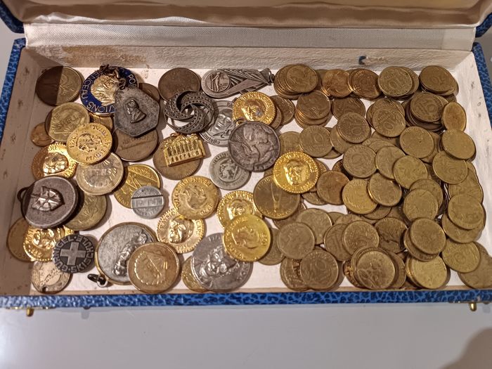 Lot de pièces et jetons - photo numéro 2