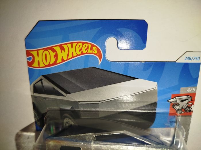 Hot Wheels Tesla Cybertruck 2024 - photo numéro 8