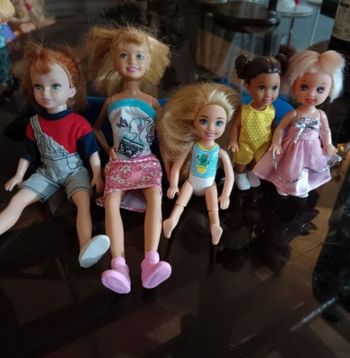 Petites poupées Barbie/ Martine 