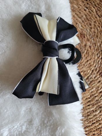 Pince élégante nœud noir et blanc. chic