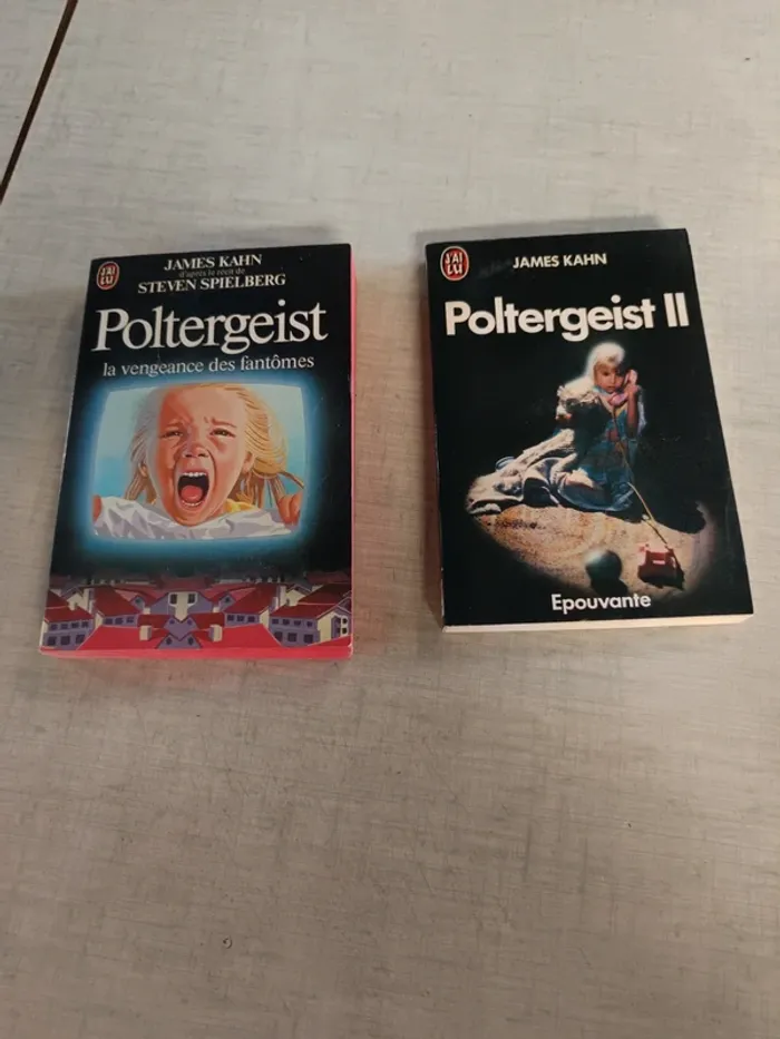 Lot 2 livres poltergeist 1 et 2