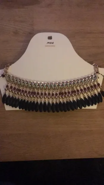 Collier neuf jamais porté