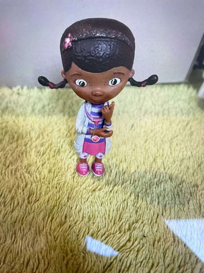 Figurine Docteur la Peluche Disney