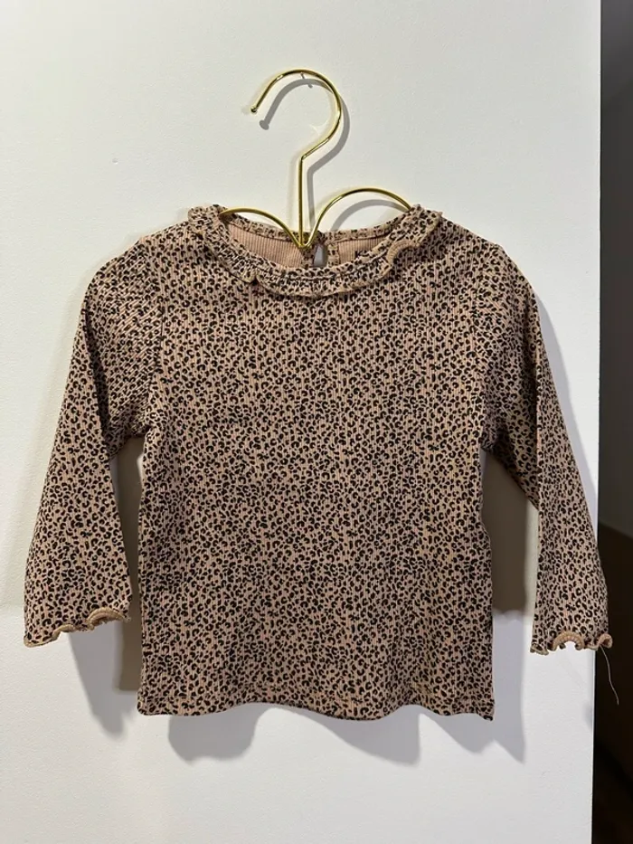 Tee shirt manches longues côtelé leopard kiabi 18 mois