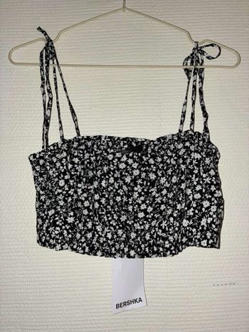 Top court à fleur Bershka L