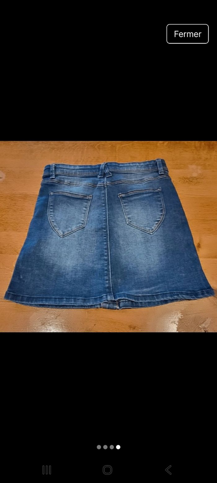 Jolie jupe courte denim  taille 10 ans - photo numéro 4