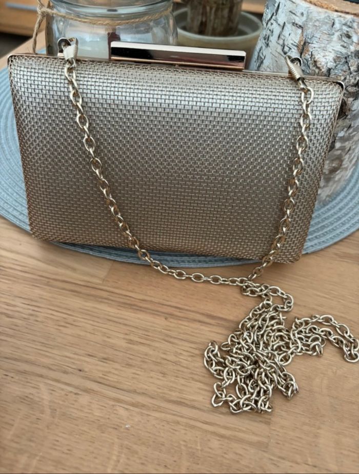 Pochette de cérémonie doré