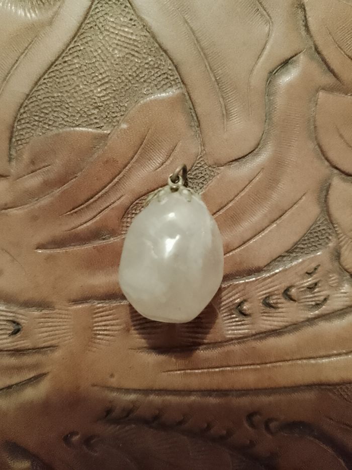 pendentif en Quartz rose sur métal doré vintage années 90. - photo numéro 1