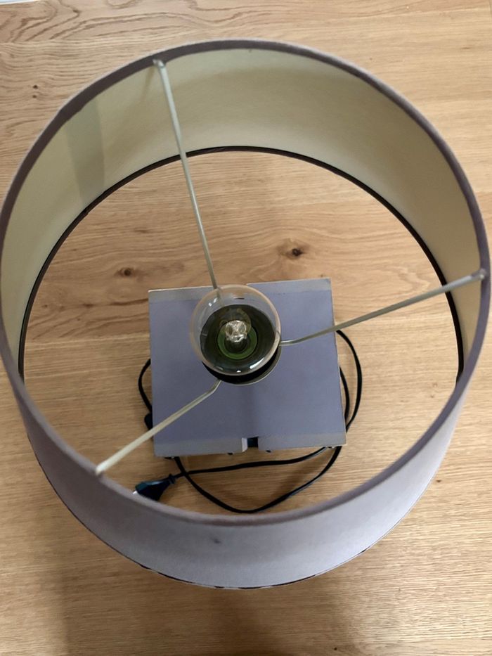 Jolie Lampe sur Pied en Bois avec un abat-jour couleur taupe - photo numéro 3