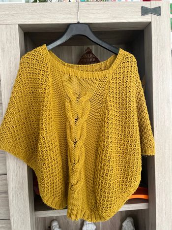 Pull sans manche style poncho