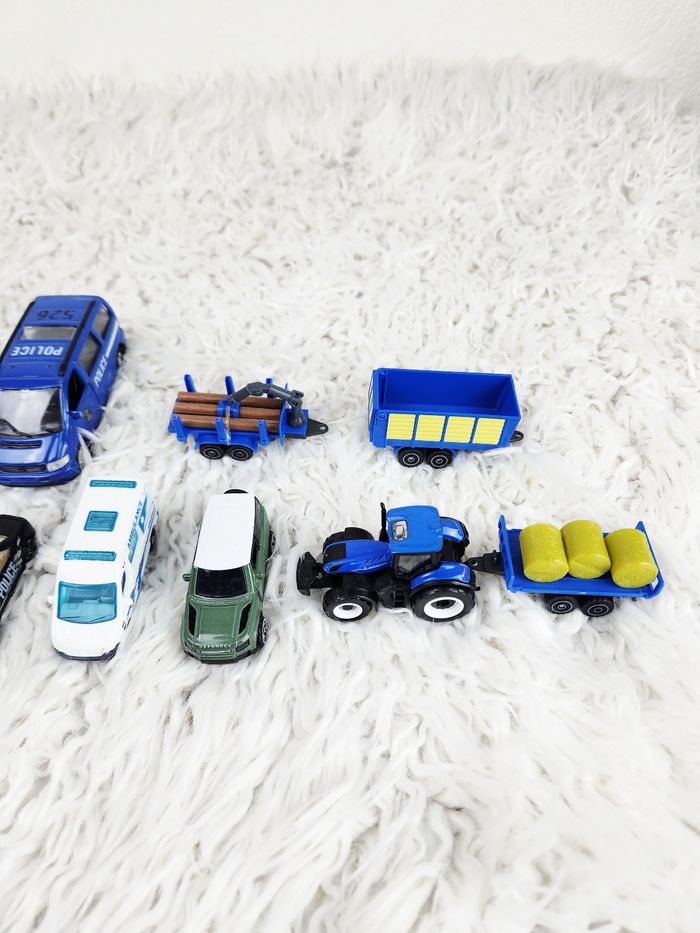 Lot de 5 véhicules et un tracteur avec ces accessoires Multimarques 🎅 - photo numéro 3