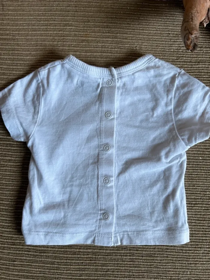 T-shirt taille 1 mois - photo numéro 5
