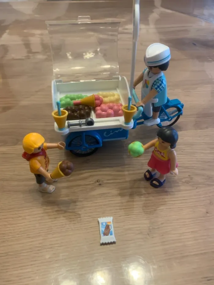 Playmobil set 9426 - Marchand de glace et triporteur