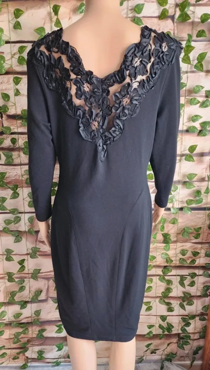 🌸Robe noire Dentelle Loricci Taille 40🌸 - photo numéro 4