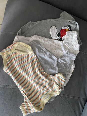 Lot de 4 bodies en très bon état