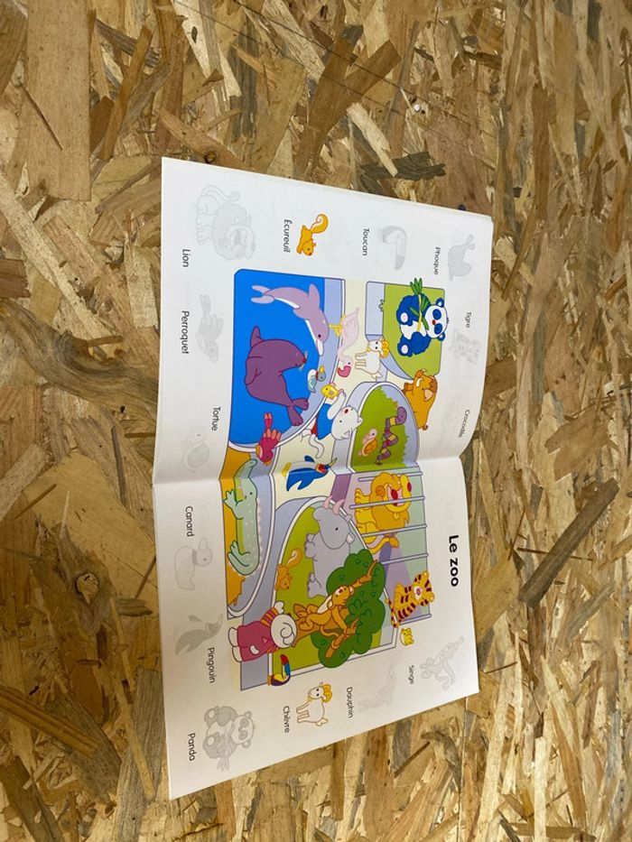 Livre avec autocollant - photo numéro 2