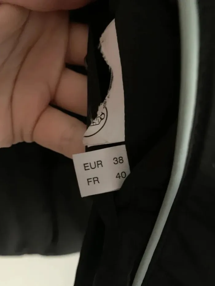 Veste matelassée , doudoune noire C&A avec ceinture, taille M - photo numéro 6