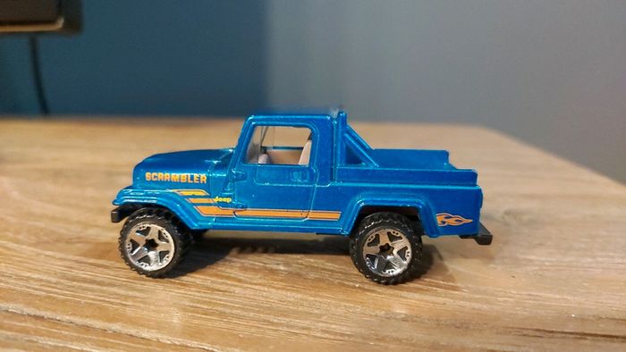 Jeep Chrysler bleue - photo numéro 2