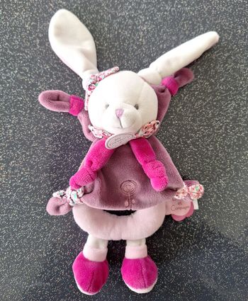 HOCHET CERISE LE LAPIN - DOUDOU ET COMPAGNIE
